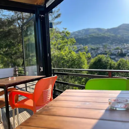 B Vishe Hostel Gjirokastër